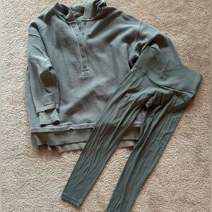 Aerie sweatshirt and leggings set